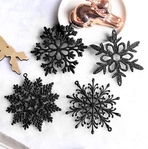 Black Christmas Tree Decorations, Goth Christmas, Halloween Christmas Decorations, Creepy Christmas, Halloween Tree, Halloween And Christmas, Black Christmas Trees, Christmas Hanging Decorations, Snowflake Decorations