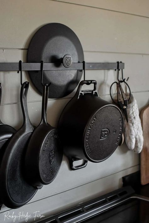 Skillet Hanging Ideas, Hanging Skillet Shelf, Ways To Display Cast Iron Skillets, How To Hang Cast Iron Pans, Cast Iron Kitchen Decor, How To Store Cast Iron Cookware, Cast Iron Pan Rack, Cast Iron Pot Storage, Cast Iron Skillet Hanger