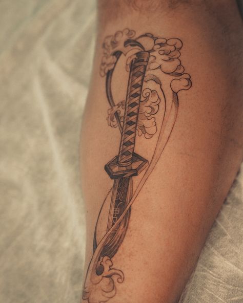 Giyu Tomioka’s sword <3 @emalla.official Done at @roq.mauro • Anime:- [ DEMON SLAYER ] • Follow Me for More Cool Anime pieces. • Also Please Like, Share and Comment - #animetattoo #tattooanime #tattooideas #tattoostyle #anime #animephotos #explorepage #viralpost #giyuu #giyuutomioka #tomika #fortmyers #demonslayer #loveanime #animeforlife #animefanart #emallacartridges Demon Slayer Tattoo Ideas Minimalist, Giyu Tattoo, Giyuu Tattoo, Giyuu Tomioka Tattoo, Demon Slayer Tattoo, Slayer Tattoo, Anime Tattoos, Tattoo Style, Anime Demon