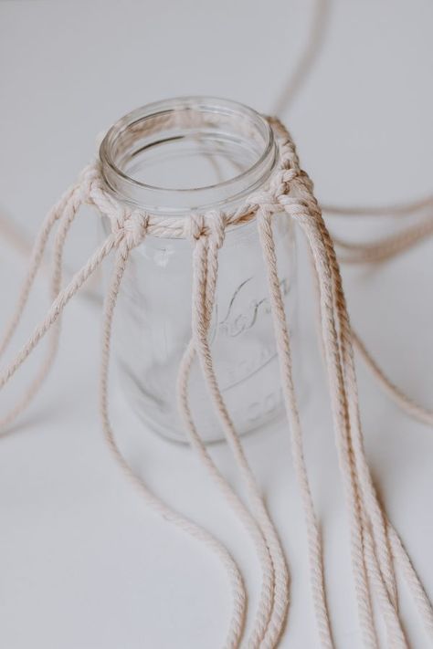 Make these macrame mason jars. A quick DIY! #Macrame #macrameknots # macramediy Mason Jar Hanger, Jars Diy, Large Mason Jars, Macrame Knots Tutorial, Diy Macrame Plant Hanger, Quick Diy, Rope Crafts, Macrame Patterns Tutorials, Diy Macrame