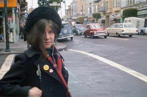 Janis Joplin on Haight Street, 1967-  23 Spectacular Color Photos Of San Francisco In The 1960s Janis Joplin Porsche, Haight Street, Haight Ashbury, Janis Joplin, Amy Winehouse, Classic Rock, Summer Of Love, Big Brother, Woodstock