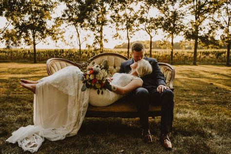 Antique Couch Wedding Photos, Wedding Pictures On Couch, Vintage Couches Wedding, Victorian Couch Photoshoot, Couch Family Photoshoot Outdoor, Antique Couch Wedding, Wedding Photos On Couch, Victorian Wedding Photos, Vintage Couch Wedding Photos