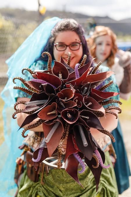 Steampunk bridal bouquet with leather and tentacles | Misfit Wedding blog Pirate Bouquet, Leather Wedding Bouquet, Octopus Wedding, Steampunk Flowers, Mermaid Flowers, Steampunk Wedding Ideas, Steampunk Wedding Dress, Halloween And Fall Decorations, Dark Whimsical