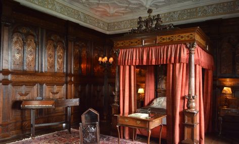 Tudor Bedroom, Tudor Decor, Wooden Beams Ceiling, Medieval Decor, Tudor Era, Tudor House, English Design, The Tudor, Loire Valley