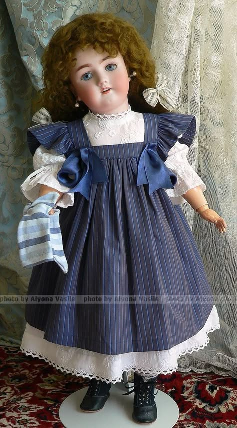 Simon & Halbig Dolls, Antique Doll Clothes, Tattoos Celebrities, Dollhouse Clothes, Куклы American Girl, Antique Porcelain Dolls, Antique Doll Dress, Doll Clothes Ideas, Victorian Dolls