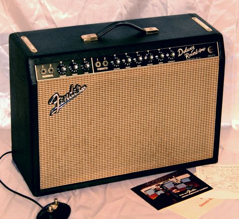 Fender Deluxe Reverb, Fender Guitar Amps, Dream Guitar, Vintage Guitar Amps, Fender Deluxe, Guitar Amps, Fender Guitar, Vintage Guitar, Fender Stratocaster