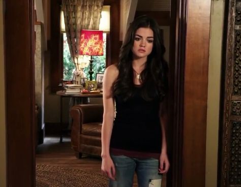 Aria Outfits Pretty Little Liars, Aria Montgomery Outfits Season 1 Pll, Aria Pll Outfits, Aria Aesthetic, Aria Core, Pll Season 1, Aria Montgomery Outfits, Aria Pll, Aria Montgomery Aesthetic