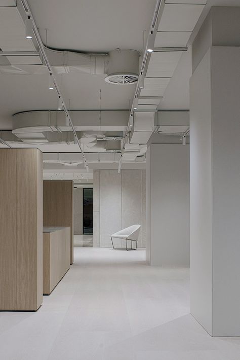 Francesc Rifé Studio : Offices » Azora Offices White Office Space, Exposed Ceilings, Office Ceiling, Building Interior, Open Ceiling, Interior Design House, White Industrial, Industrial Ceiling, Ceiling Detail