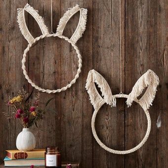 Easter Macrame Ideas, Spring Macrame, Easter Macrame, Macrame Easter, Macrame Wreath, Macrame Hoop, Spring Floral Wreath, Sewing Cushions, Easter Theme