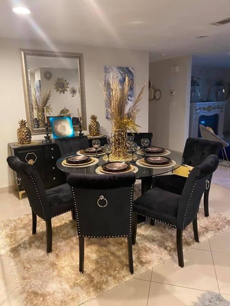 Gold And Black Dining Room, Black Gold Dining Room, Wall Pantry Ideas, Beautiful Dining Room Decor, Wall Pantry, Dining Room Glam, Trending Home Decor, Gold Dining Room, Table Decoration Ideas