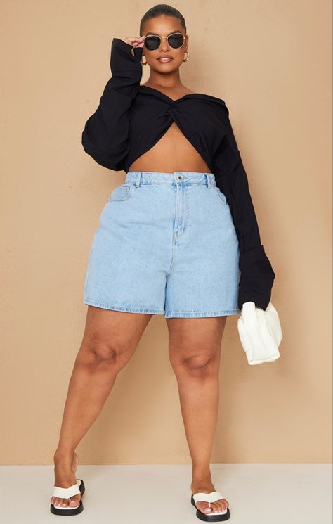 Denim Shorts Plus Size Outfits, Better 2024, Earthy Fashion, Curvy Casual Outfits, Plunge Maxi Dress, Dress Better, Ripped Denim Shorts, Effortlessly Chic Outfits, Jeans Mom