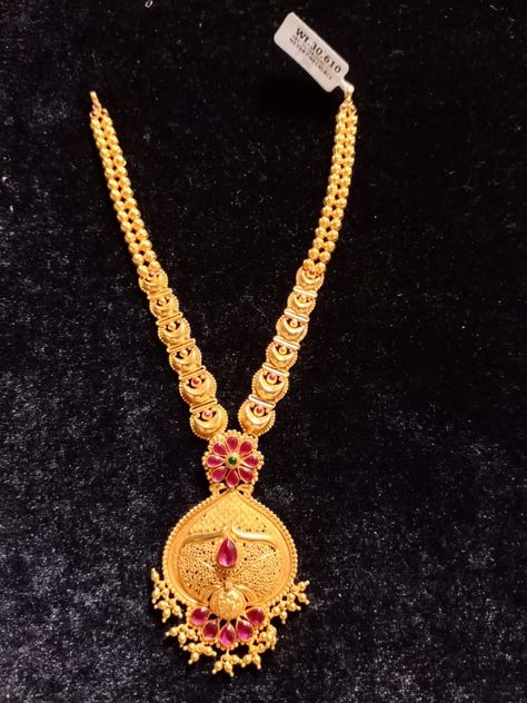 Gundla Mala, Mini Haram, Gold Lockets, Lehenga Hairstyles, Gold Necklace Wedding, Bridal Diamond Necklace, Antique Necklaces Design, Gold Jewelry Outfits, Antique Gold Jewelry Indian