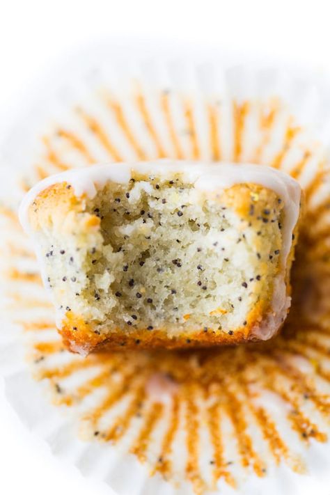 Paleo Vegan Lemon Poppy Seed Muffins - delicate, lemony poppy seed muffins made with a blend of almond and tapioca flour. Mixed together in one bowl and only 8 ingredients! #GlutenFree #Paleo #Vegan #LemonPoppySeed #Muffins #GlutenFreeBaking Vegan Tapioca Flour Recipes, Vegan Paleo Cake, Tapioca Flour Recipes, Lemon Cake Mix Recipe, Muffins Paleo, Vegan Lemon Cake, Lemon Poppy Seed Muffins, Keto Bread Recipe, Lemon Poppyseed Bread