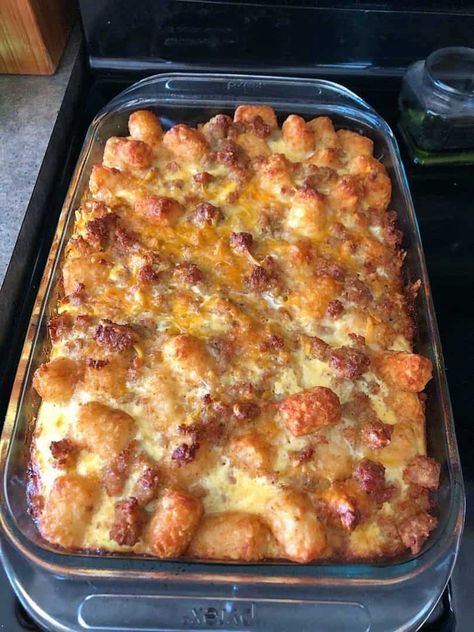 Breakfast Casserole With Tater Tots, Casserole With Tater Tots, Sausage Breakfast Casserole, Tater Tot Breakfast Casserole, Tater Tot Casserole Recipes, Tater Tot Breakfast, Tot Casserole, Tater Tot Casserole, Breakfast Casserole Easy