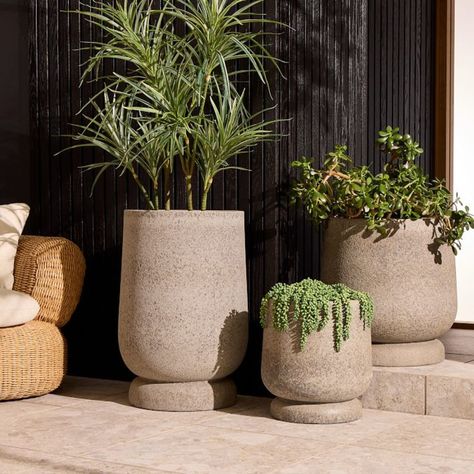 Made from an easy-to-move lightweight composite, our Helena Planters are frost-proof so they can be used outdoors. Best of all, drainage holes help protect sensitive roots. Big Flower Pots Indoor, Patio Planter Ideas Plant Pots Outdoor Spaces, Storefront Planters, Modern Indoor Plants, Landscape Planters, Modern Outdoor Planters, Indoor Garden Design, Garden Design Home, Outdoor Plant Pots