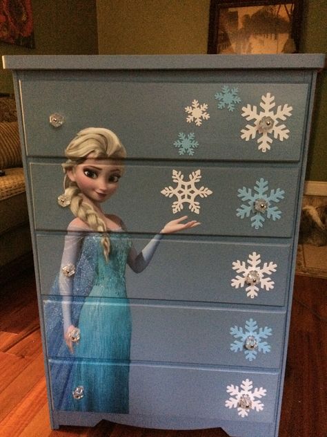 Frozen dresser, decoupage poster, Elsa                                                                                                                                                                                 More Frozen Girls Bedroom, Frozen Room Decor, Disney Frozen Bedroom, Wallpaper Dresser, Frozen Themed Bedroom, Decoupage Dresser, Frozen Bedroom, Frozen Room, Furniture Wallpaper