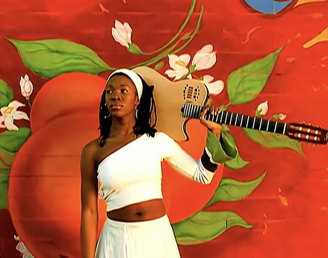 India Arie Aesthetic, Black Women Celebrities, India Arie, Aries Aesthetic, Style Bundle, Neo Soul, Fashion Aesthetics, Fashion Icons, Rosary