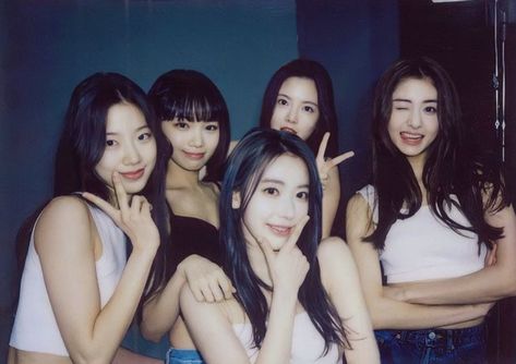 Photo Polaroid, Group Pictures, Blue Flames, Group Photos, Kpop Girl Groups, New Girl, Kpop Groups, Pop Group, Kpop Idol