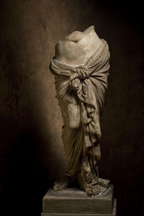 Hellenistic Art, Ancient Greek Sculpture, Hellenistic Period, Roman Statue, Greek Statues, Ancient Greek Art, Roman Sculpture, Greek Sculpture, Ancient Sculpture