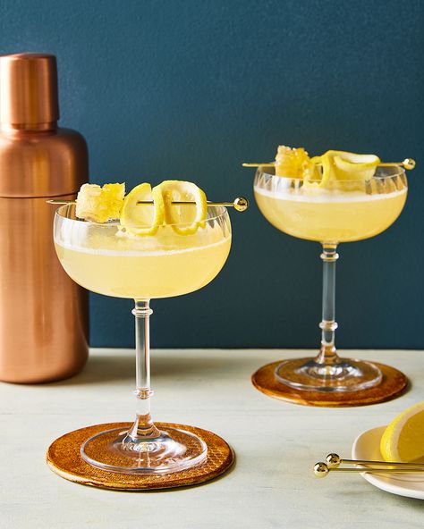 Lemon Honey French 75 | Wonderful Seedless Lemons Lemon Alcoholic Beverages, Australian Cocktails, Champagne Margarita, French 75 Recipe, Honey Cocktail, French 75 Cocktail, Honey Drink, Jelly Shots, Detox Waters