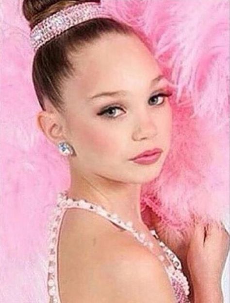 Dance Moms Season 3, Sia Music Video, Dance Moms Season 8, 2000 Nostalgia, Dance Moms Maddie, Dance Moms Moments, Dance Moms Pictures, Elastic Heart, Dance Moms Dancers