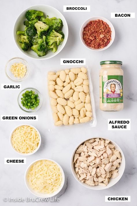 The combination of chicken, Alfredo sauce, and gnocchi makes this Alfredo Gnocchi a delicious meal. And the best part is that it only takes 30 minutes from start to finish. Gnocci Meals Alfredo, Chicken Alfredo Gnocchi Bake, Gnocchi Recipes Alfredo Sauce, Shredded Chicken Gnocchi Recipes, Gnocchi With Alfredo Sauce, Gnocchi Alfredo Recipes, Baked Gnocchi Alfredo, Chicken Broccoli Gnocchi, Chicken Gnocchi Recipes