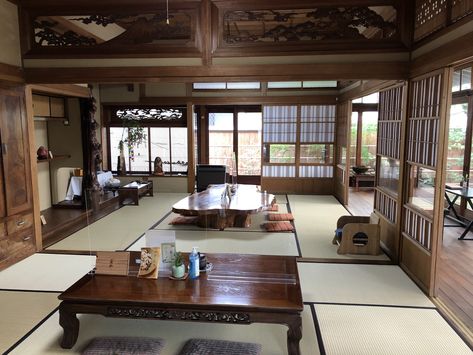 Old Japanese Mansion, Old Japanese House Interior, Japanese Home Layout, Traditional Japanese House Interiors, Japan House Interior, Japanese Countryside House, Japanese House Interior, Japanese Home Interior, Old Japanese House