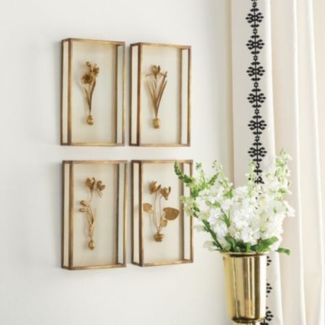 Chic Bathroom Art, Gold Wall Accents, Vintage Gold Wall Decor, Gold Bathroom Wall Decor, Wall Decor Bathroom Ideas, Gallery Wall In Bathroom, Dried Flower Decor Wall Art, Dining Room Wall Decor Ideas Elegant, Dining Room Wall Decor Ideas Modern