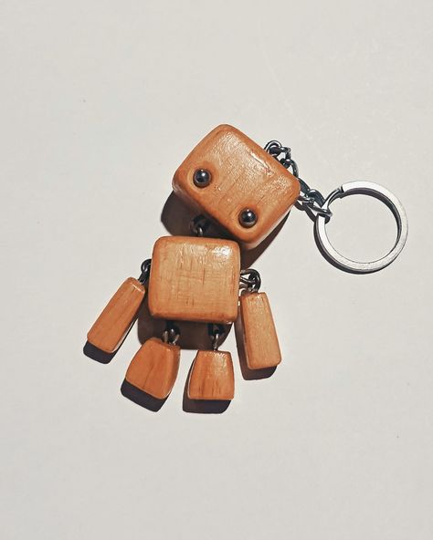 Key Hook Diy, Wood Keychain Ideas, Scrap Wood Art, Robot Craft, Workbench Plans Diy, Paper Art Sculpture, Recycled Art Projects, Woodworking Toys, Wood Keychain