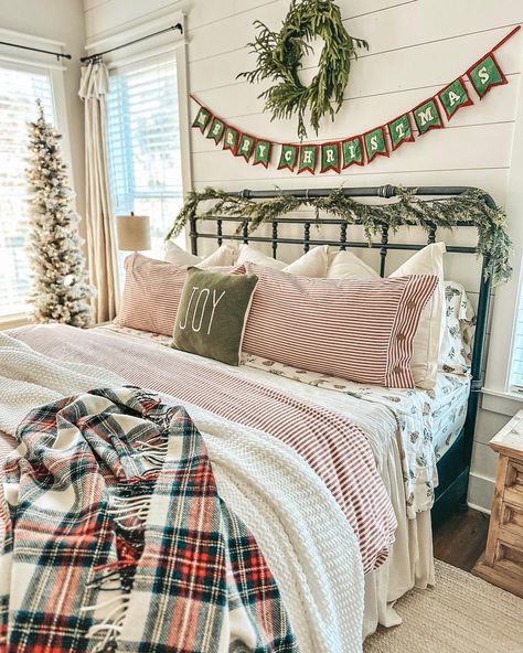 lakefrontfarmhouse Four Gables, Four Gables Farmhouse, Red And Green Christmas Tree, Chic Living Room Furniture, Holiday Bedroom, Christmas Cozy, Warm Bedroom, Red And Green Christmas, Winter Apparel