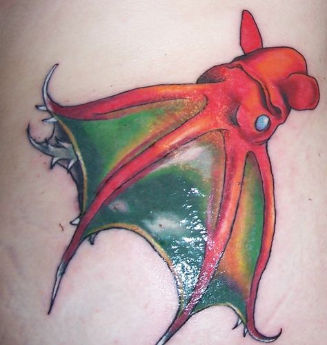 full 1,092×1,154 pixels Vampire Squid, Squid Tattoo, Elbert Hubbard, Body Modifications, Tattoo You, Color Blending, Flash Tattoo, Maple Leaf Tattoo, Tattoos And Piercings