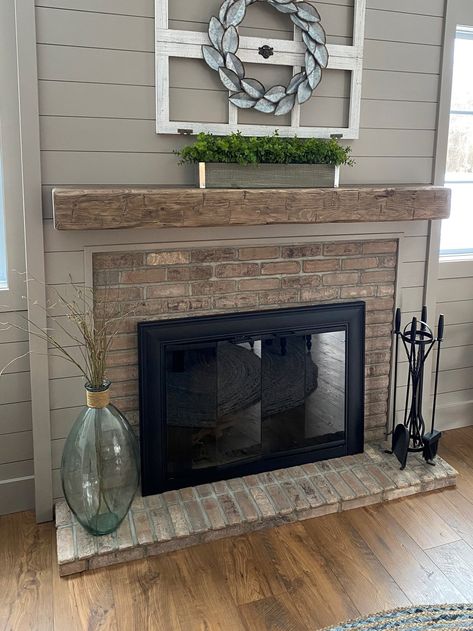 Rustic Fireplace Mantels, Brick Fireplace Makeover, Shiplap Fireplace, Farmhouse Fireplace, Rustic Fireplaces, Fireplace Hearth, Corner Fireplace, Fireplace Remodel, Home Fireplace