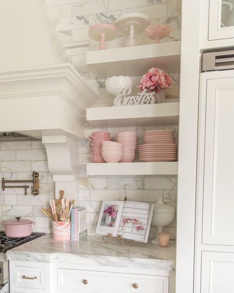 White And Pink Kitchen Modern, Subtle Pink House Decor, Pink House Inspiration, Things To Bring To A Dinner Party, Pink Accent Kitchen Decor, Kitchen Pink Decoration, Pink Accent Home Decor, Pastel Pink Apartment Aesthetic, House With Pink Accents