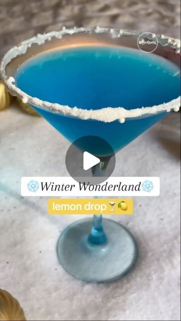 Cocktails (21+ to follow) on Instagram: "Dreaming of a Winter Wonderland Lemon Drop cocktail in my hand this holiday season!🤤🍸🍋❄️ Would you try this??😍☃️ #winter #wonderland #winterwonderland #cocktail #recipe #ideas #fun #festive #lemondrop #holiday #christmas #blue #sparkly #yummy #fyp" Blue Lemon Drop Martini, Christmas Lemon Drop Cocktail, Blue Lemon Drop Drink, Holiday Lemon Drop, Christmas Lemon Drop, Winter Wonderland Drinks For Adults, Blue Lemon Drop, Blue Martini Recipe, Winter Wonderland Cocktail