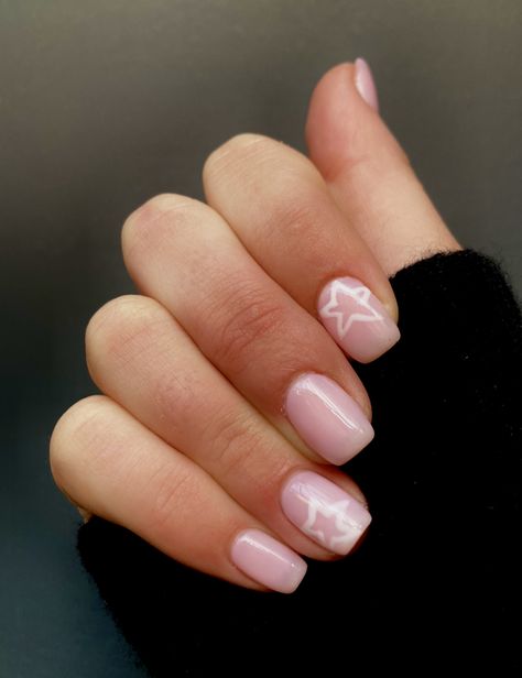 Short Acrylic Nails With Stars, Star Nails Natural, Gel Nail Stars, Star Nails Short Y2k, Short Nails White And Pink, Minimal Star Nails, Pink Star Nails Short, Short Square Star Nails, Light Pink Nails With Stars