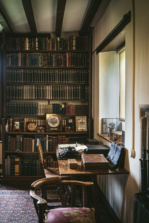 English Countryside Style, Writer's Office, A Passage To India, Library Study Room, Travel Local, Rowling Harry Potter, Countryside Style, Home Library Design, If Rudyard Kipling