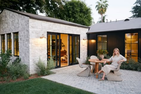 Amber Interiors Dining, Woodland Hills California, Amber Lewis, Stone Siding, Woodland Hills, Casa Exterior, Interiors Online, Amber Interiors, Home Exteriors