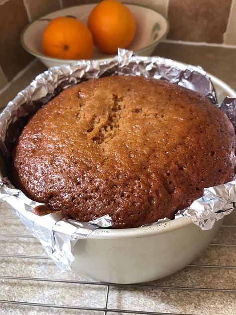 Slow Cooker Ginger Cake - Slow Cooker Tip Slow Cooker Christmas Cake Recipes, Slow Cooker Ginger Cake, Crockpot Cakes, Slow Cooker Cake Recipes, Banana Sour Cream Cake, Ginger Pudding, Slow Cooker Cake, Slow Cooker Christmas, Cake Recipes Uk