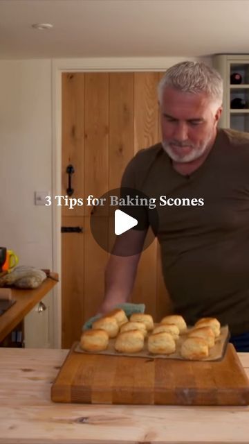 Paul Hollywood Scones, Scones Recipe Uk, Tea Scones Recipe, Paul Hollywood Recipes, Cooking Charts, British Scones, Baking Scones, How To Make Scones, Recipe Baking