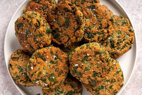 Spinach Patties, Homemade Turkey Sausage, Vegan Meat Recipe, Vegetarian Snack, Patty Recipe, Trinidad Recipes, Split Peas, Patties Recipe, Split Pea