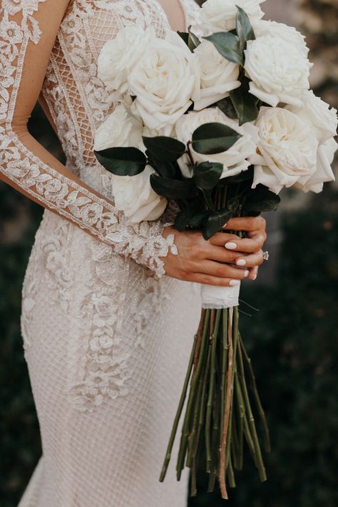 White Rose Bridal Bouquet, Simple Wedding Bouquets, White Rose Bouquet, Bridal Bouquet Pink, Rose Bridal Bouquet, Vintage Bouquet, Bridal Bouquet Flowers, Rose Wedding Bouquet, White Bridal Bouquet