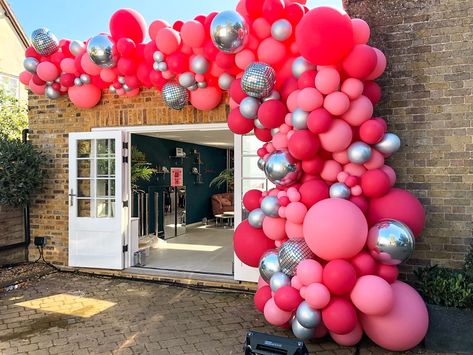 Baby Shower Baseball, Kids Party Inspiration, 70s Disco Party, Disco Birthday Party, Bubblegum Balloons, Backyard Birthday, 21st Birthday Decorations, Bday Party Theme, Wedding Arches