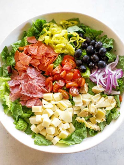 Antipasto Salad Recipe - The Girl Who Ate Everything Antipasto Salad Recipe, Antipasto Salad, Vegetarian Salad Recipes, Vegan Salad Recipes, Best Salad Recipes, Italian Salad, Salad Recipes For Dinner, Dinner Sides, Healthy Clean Eating