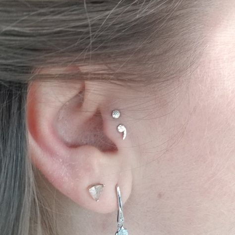 Surface Tragus Piercing, Double Tragus Piercing, Double Tragus, Surface Tragus, Ear Peircings, Tragus Piercing Jewelry, Mod Jewelry, Cool Ear Piercings, Pretty Ear Piercings