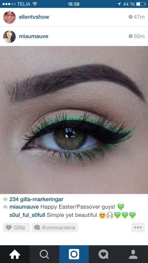 Green Eyeliner, Full Makeup, Eyeliner Looks, Eye Makeup Art, Black Eyeliner, Makeup For Green Eyes, Green And Black, Makeup Art, Beauty Make Up