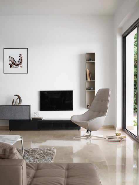 Peaceful tones of grey and beige | Lugano wall system & Boston Chair Bo Concept, Victorian Living Room, Sculptural Chair, Minimalism Interior, Apartment Inspiration, Eames Lounge Chair, Furniture Design Modern, Minimalist Home, Decoration Table