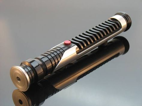 Qui-Gon Jinn's Lightsaber Starwars Lightsaber, Lightsaber Hilts, Star Wars Episode 2, Qui Gon Jinn, Lightsaber Design, Qui Gon, Sabre Laser, Lightsaber Hilt, Mace Windu