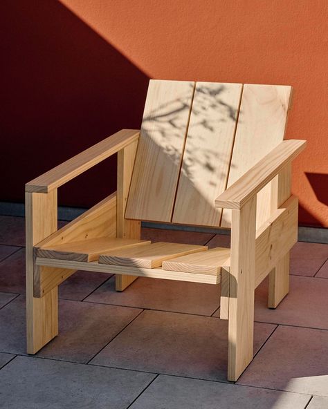 Hay Crate, Projek Kayu, Wooden Lounge Chair, Dutch Furniture, Diy Holz, Diy Chair, Small Wood Projects, Into The Woods, Wood Working For Beginners