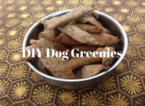 Dog Teeth Cleaning Treats, Homemade Dog Cookies, Dog Dental Chews, Dog Dental Treats, Dog Toothpaste, Dog Biscuit Recipes, Dental Treats, Dog Treats Homemade Recipes, Clean Teeth