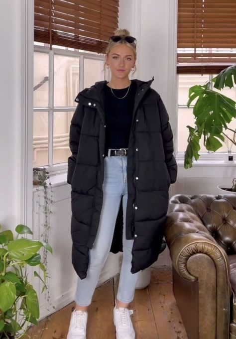 Black Puffer Coat Outfit Winter, Black Puff Jacket Outfit, Long Puffy Jacket Outfit, Black Long Puffer Jacket Outfit, Long Puffer Jacket Outfit Winter Style, Capetown Outfit, Long Puffer Outfit, Black Puffer Coat Outfit, Black Parka Outfit